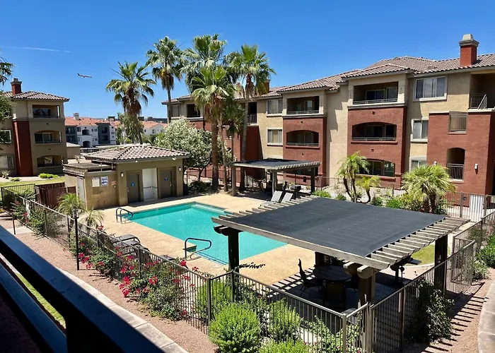 Gated Condo Heated Pool Spa Gym Near Zoo